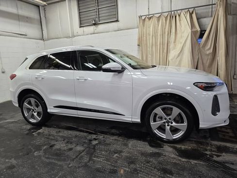 Used 2025 Audi Q5 Premium Plus w/ Premium Plus AWD/4WD image 5
