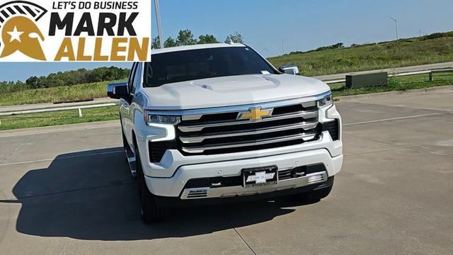 Used 2024 Chevrolet Silverado 1500 High Country w/ High Country Premium Package AWD/4WD image 3
