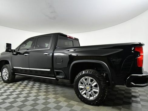 Used 2024 Chevrolet Silverado 2500 High Country w/ Technology Package image 14