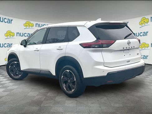 Used 2024 Nissan Rogue SV image 4