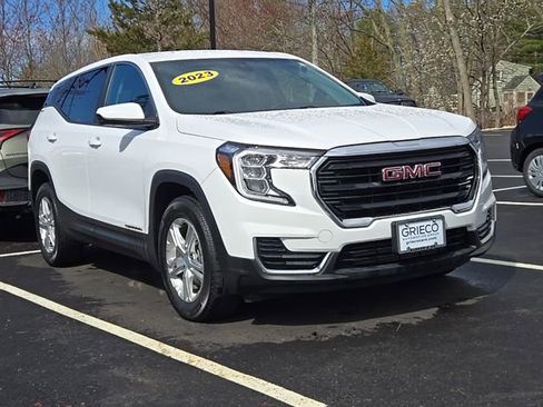 Used 2023 GMC Terrain SLE FWD image 1