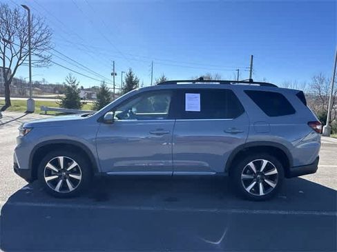 Used 2023 Honda Pilot Touring image 2