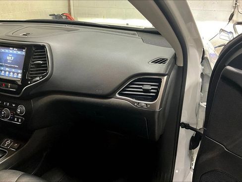 Used 2022 Jeep Cherokee Limited image 26