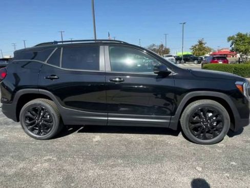 Used 2022 GMC Terrain SLE w/ Driver Convenience Package image 9