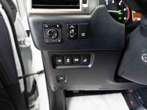 Used 2021 Lexus GX 460 Premium w/ Premium Package image 11