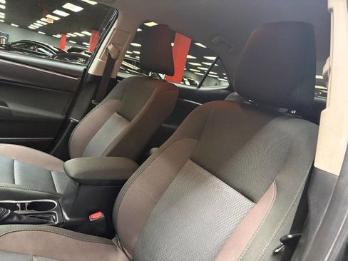 Used 2019 Toyota Corolla LE image 20