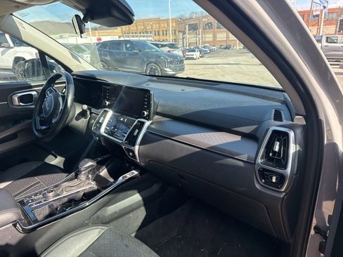 Used 2022 Kia Sorento SX image 11