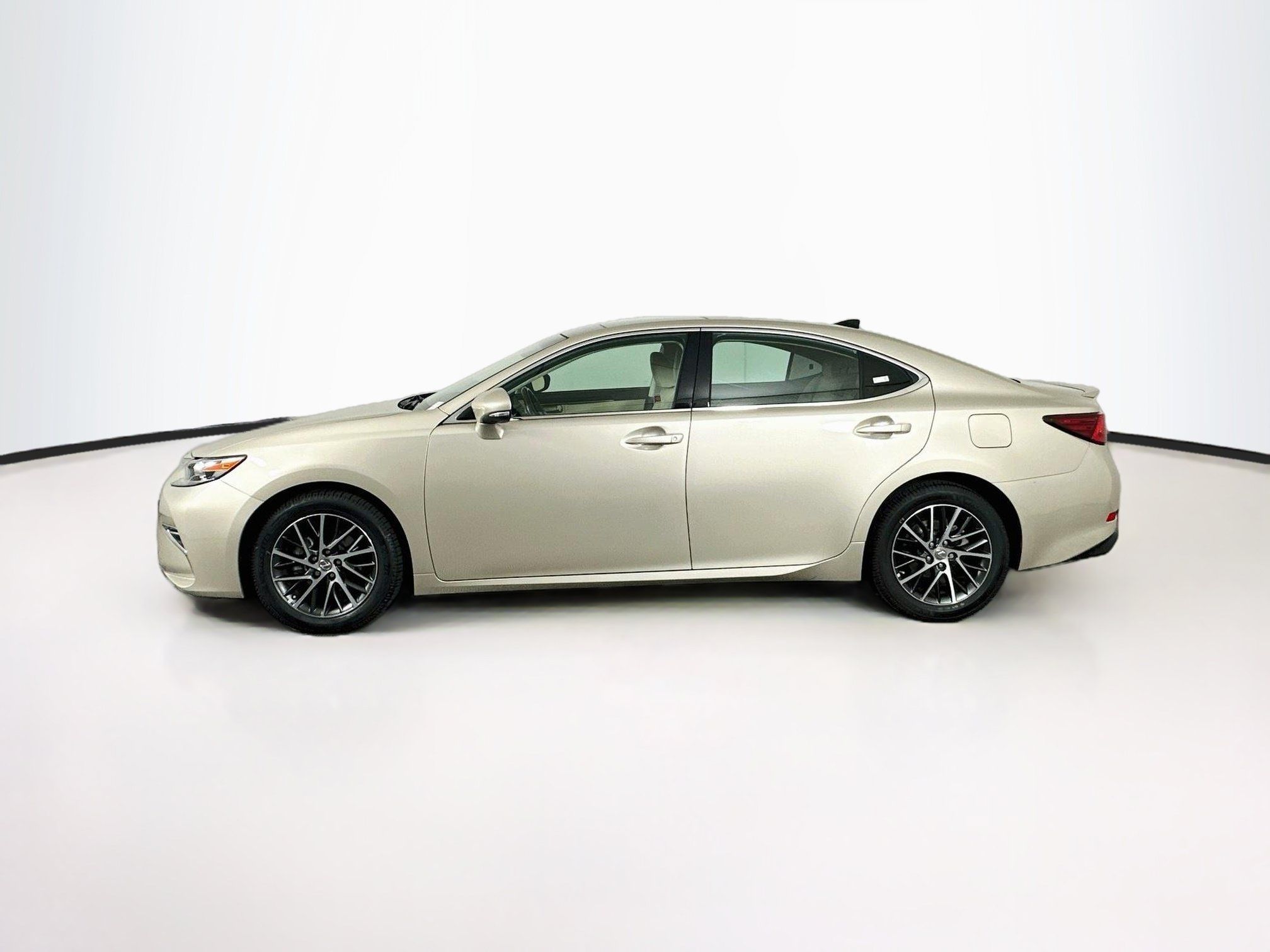 Used 2017 Lexus ES 350 w/ Navigation System Package FWD image 4