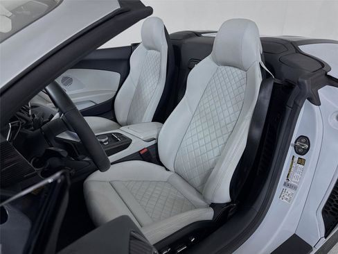 Used 2021 Audi R8 V10 w/ Premium Package image 12