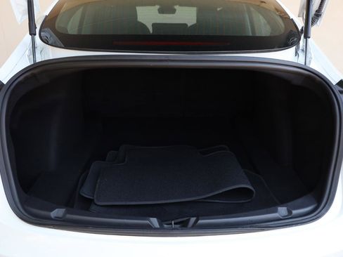 Used 2018 Tesla Model 3 Mid Range RWD image 11