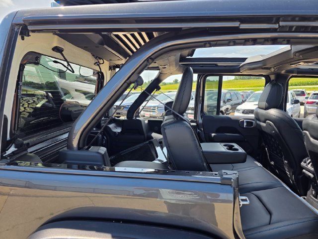 Used 2022 Jeep Wrangler Unlimited Rubicon 4xe w/ Cold Weather Group AWD/4WD image 11
