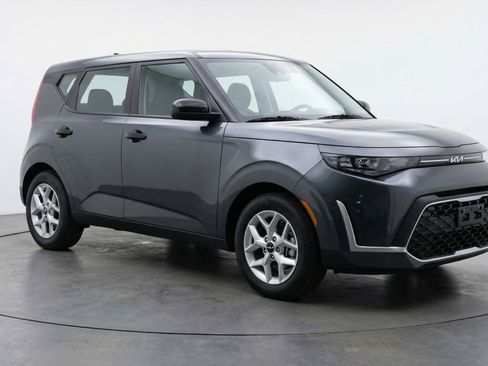 Used 2025 Kia Soul LX w/ LX Technology Package FWD image 1