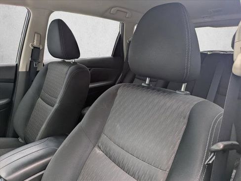 Used 2018 Nissan Rogue SV FWD image 5