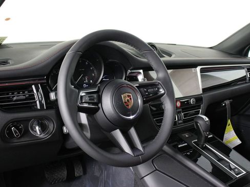 New 2026 Porsche Macan image 4