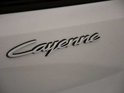Certified 2026 Porsche Cayenne E-Hybrid AWD/4WD image 11