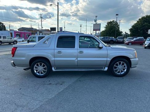 Used 2004 Cadillac Escalade EXT AWD/4WD image 3