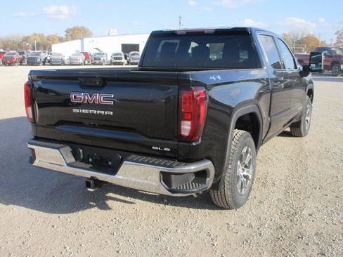 New 2026 GMC Sierra 1500 SLE w/ Max Trailering Package image 5
