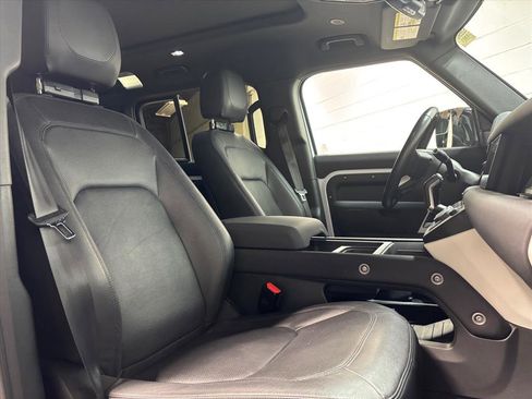 Used 2023 Land Rover Defender 110 SE image 29