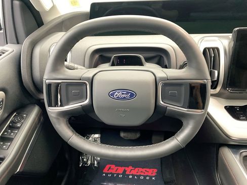 Used 2025 Ford Expedition Active AWD/4WD image 16