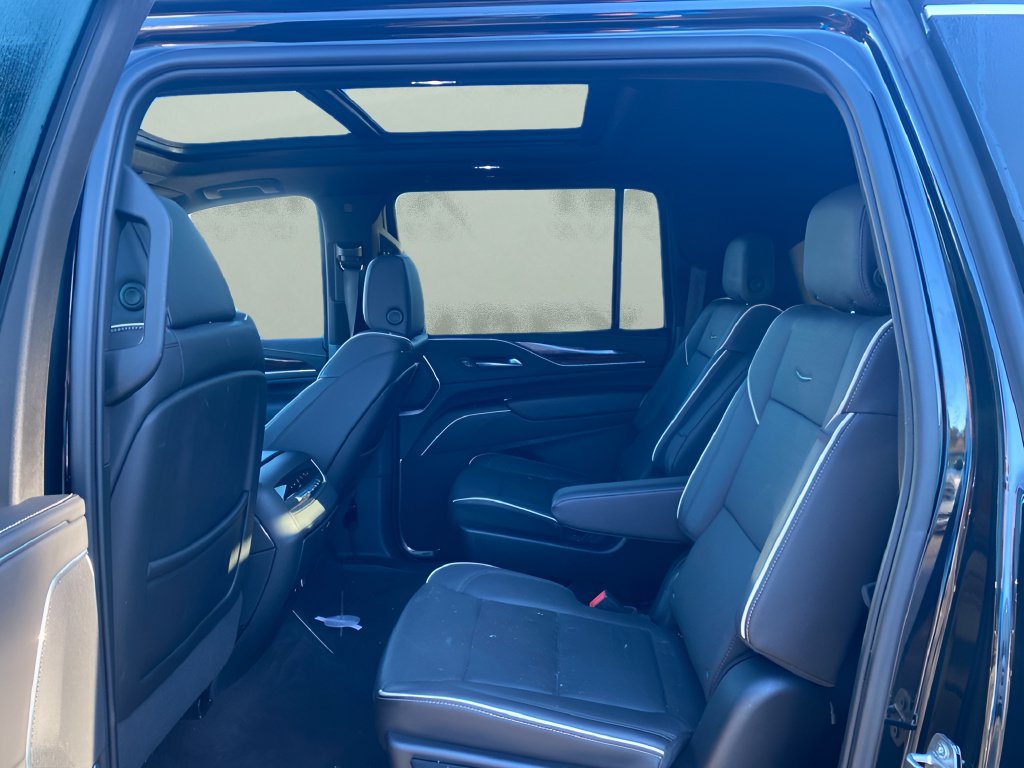 Used 2024 Cadillac Escalade ESV Premium Luxury AWD/4WD image 10