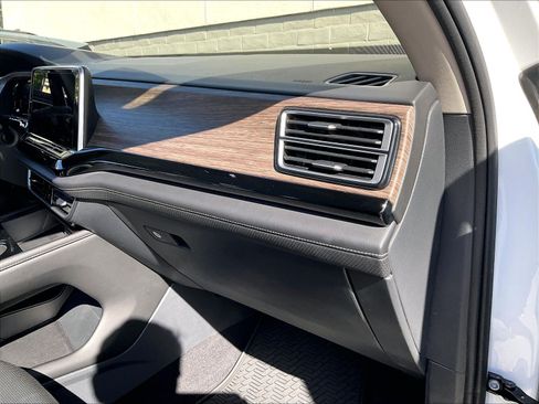 Certified 2024 Volkswagen Atlas SEL AWD/4WD image 16
