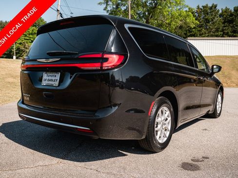 Used 2023 Chrysler Pacifica Touring-L FWD image 8