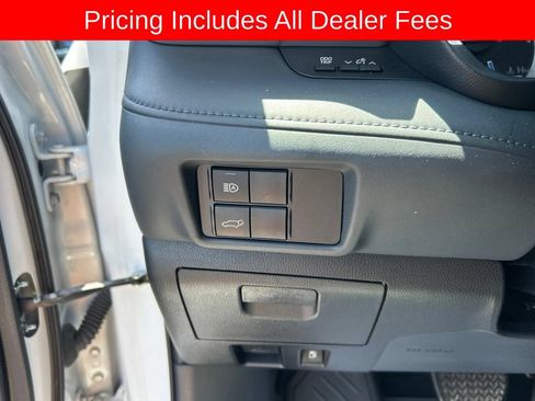 Used 2022 Toyota Highlander XLE FWD image 7