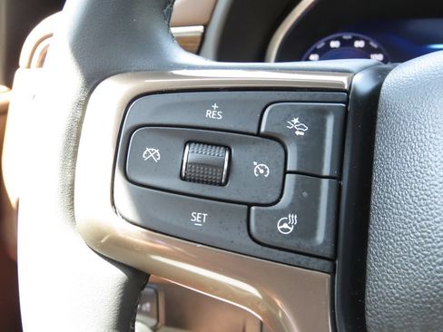 Used 2023 Chevrolet Suburban High Country w/ Premium Package 2 AWD/4WD image 26