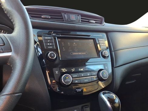 Used 2019 Nissan Rogue SV image 12