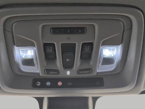 Used 2021 GMC Sierra 2500 Denali w/ Denali Black Diamond Edition AWD/4WD image 18