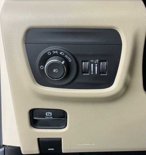 Used 2021 Jeep Grand Cherokee L Limited AWD/4WD image 9