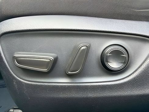 Used 2025 Toyota RAV4 XLE AWD/4WD image 19