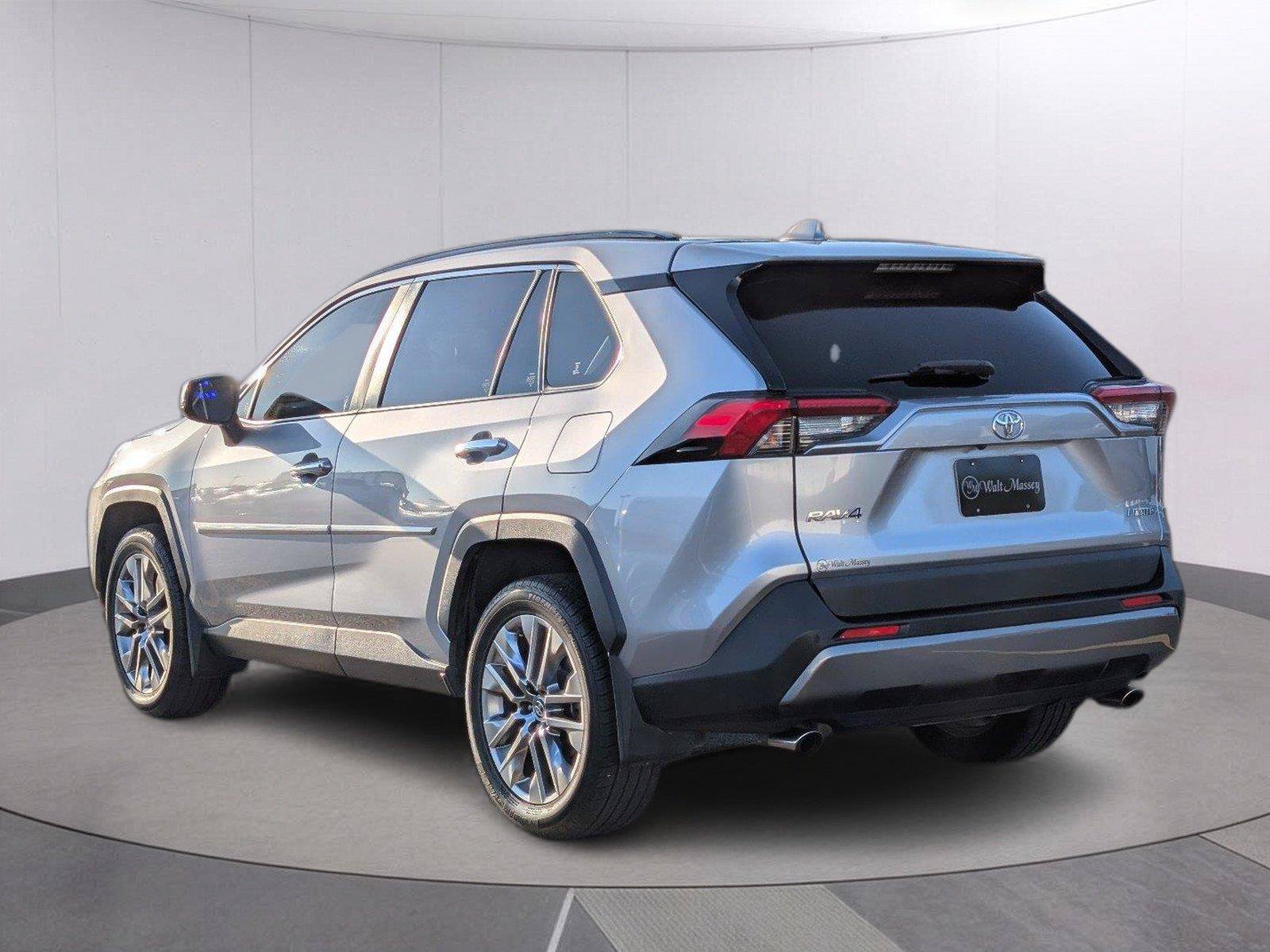 Used 2020 Toyota RAV4 Limited FWD image 3