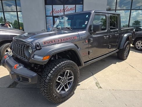 Used 2026 Jeep Gladiator Mojave AWD/4WD image 3