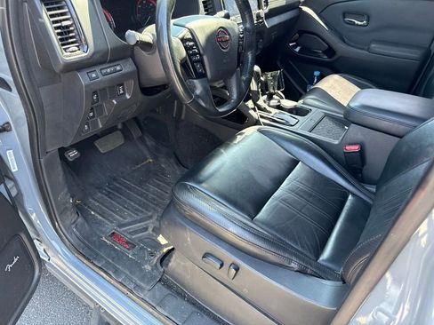 Used 2022 Nissan Frontier 2WD Crew Cab image 12