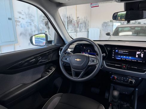 Used 2025 Chevrolet TrailBlazer LT image 32