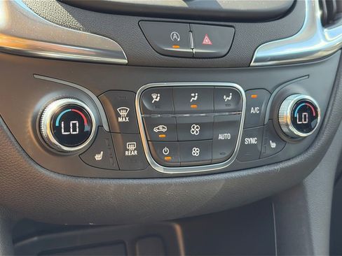 Used 2023 Chevrolet Equinox LT FWD image 21