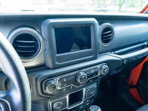 Used 2023 Jeep Wrangler Sport image 21