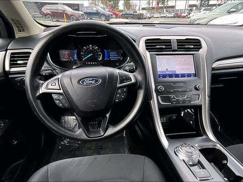 Used 2020 Ford Fusion SE image 7