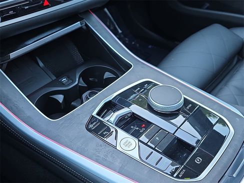 Used 2025 BMW X5 xDrive40i w/ Climate Comfort Package image 28