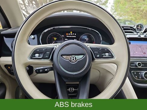 Used 2021 Bentley Bentayga image 9