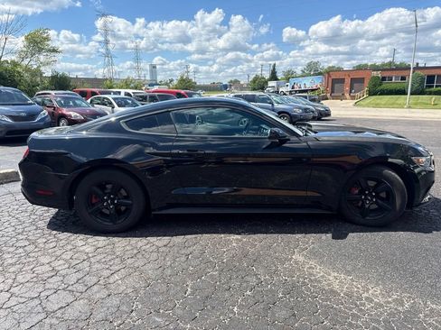 Used 2015 Ford Mustang Coupe RWD image 8