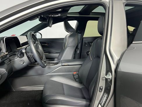 Used 2025 Toyota Crown Platinum image 23