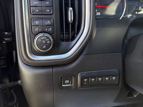 Used 2022 Chevrolet Silverado 3500 LTZ w/ LTZ Convenience Package AWD/4WD image 11