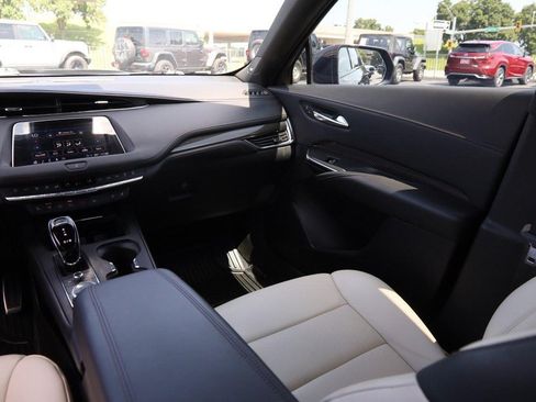 Used 2023 Cadillac XT4 Sport FWD image 27