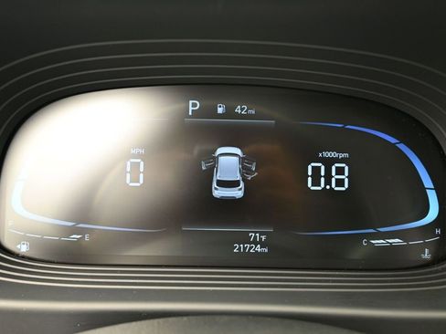 Used 2025 Hyundai Venue SEL FWD image 12