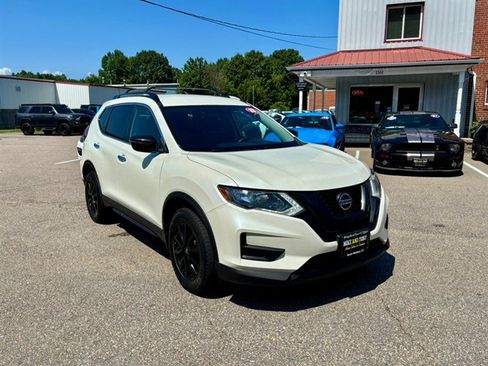 Used 2018 Nissan Rogue SV AWD/4WD image 3