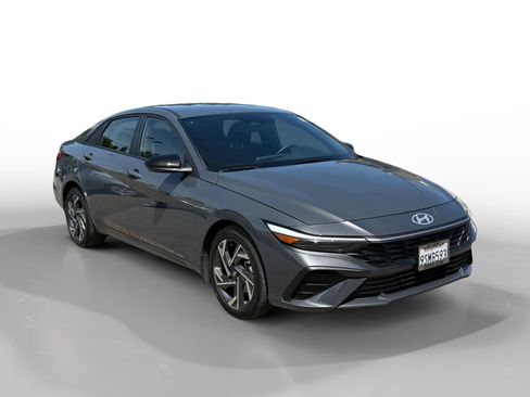 Certified 2025 Hyundai Elantra Sport FWD image 7