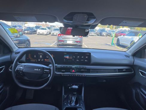 Used 2025 Kia K4 LXS image 32