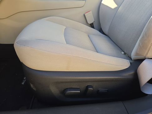 Used 2022 Nissan Altima 2.5 SV w/ SV Premium Package image 17